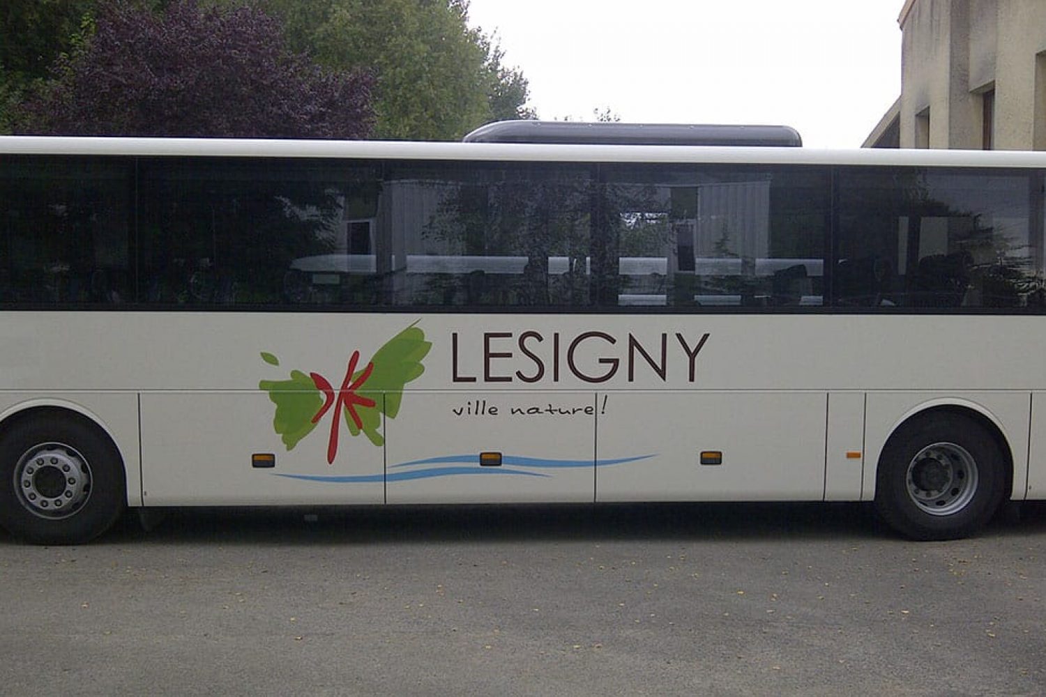 Marquage sur le Bus de la commune de LÉSIGNY