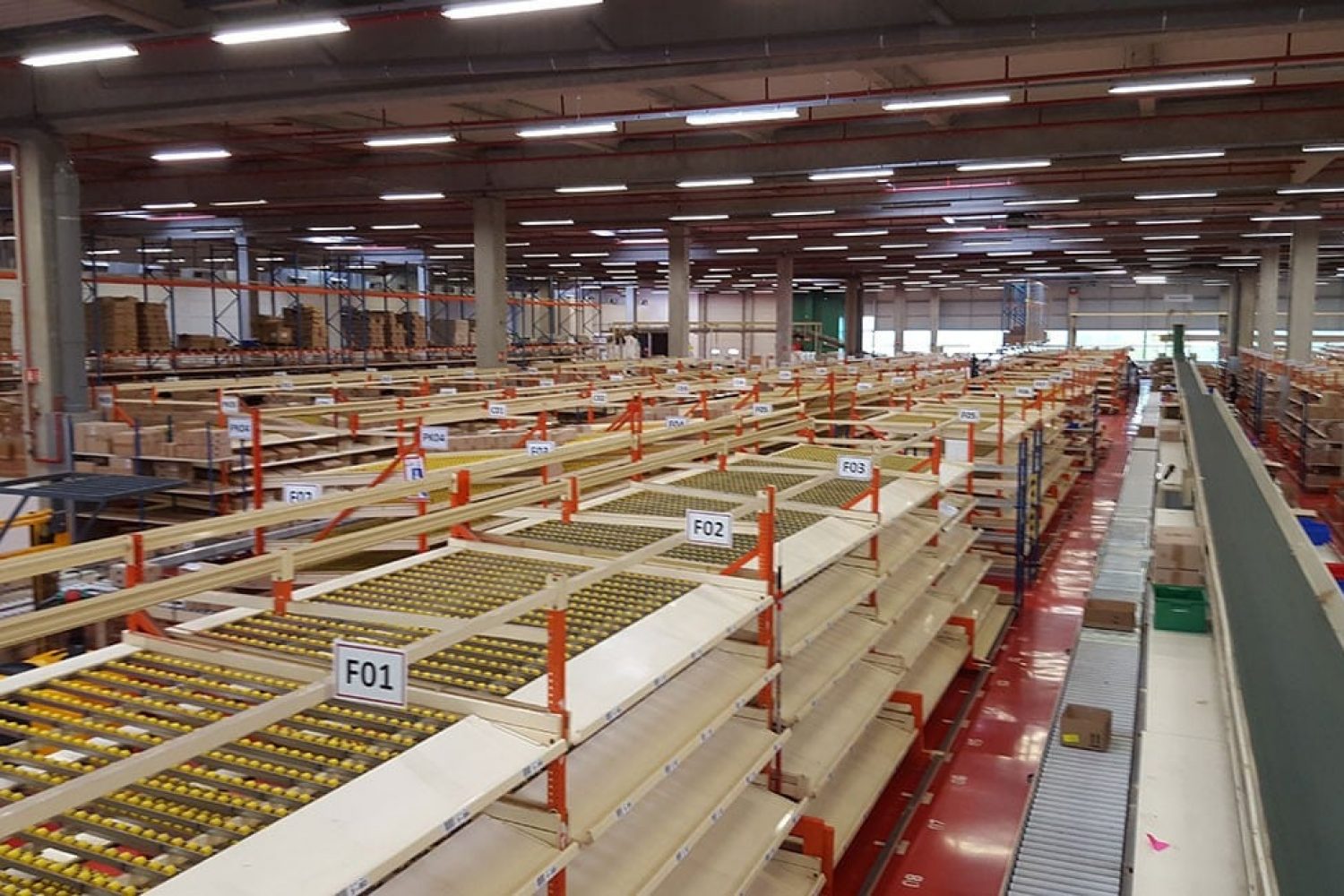 Maximisez la productivité dans vos entrepôts avec la signalétique